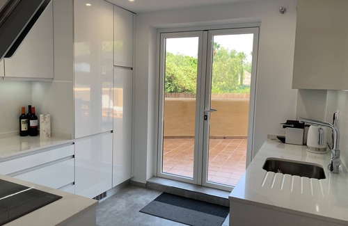 Nueva Milla de Oro Apartamento | Apartamento de lujo junto a la playa con bañera de hidromasaje - 3 terrazas soleadas, wifi y barbacoa de gas