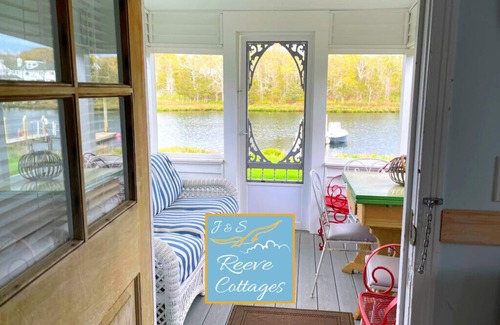 Aquebogue Cabaña | Premier Waterfront Cottage 2