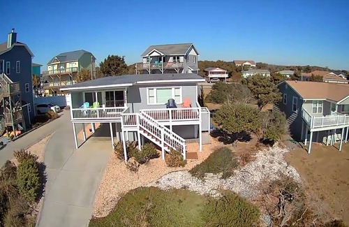 Emerald Isle Casa | 2nd-row crystal-coast-cabana bliss w/splendid ocean views—NO FEE for Fido