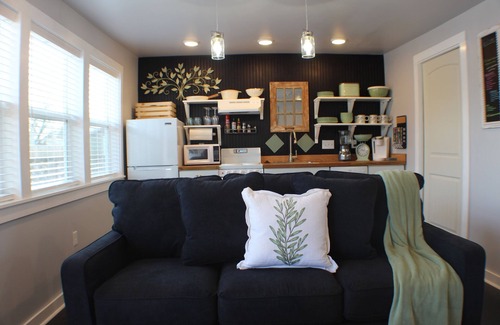 Downtown Casa | 2nd Street Retreat: Cozy Studio -So Close You Can Walk/Bike Downtown Bentonville