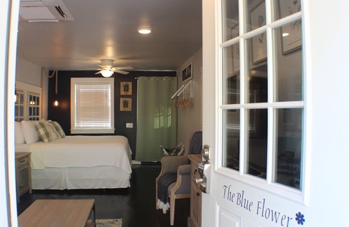 Downtown Casa | 2nd Street Retreat: Cozy Studio -So Close You Can Walk/Bike Downtown Bentonville