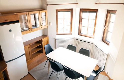 Etu-Toolo Apartamento | 2ndhomes 2-Story Penthouse w Balcony