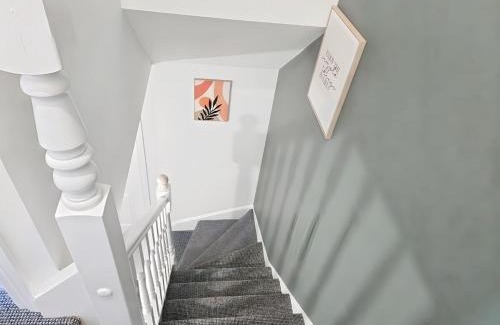 Bilston Apartamento | 2ndHomeStays- Bilston- Contractors Friendly Townhouse