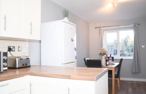 Willenhall Casa | Charming 3-Bedroom Home in West Midlands/Contractors/Families/7 mins to J10 M6