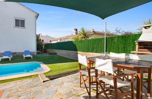 Vidreres Villa | 2Ona1 - Lloret de Mar