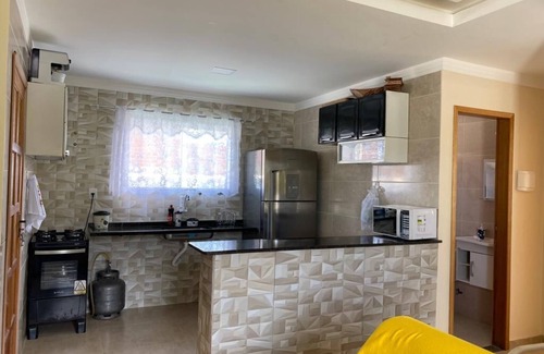 Praia da Vila Casa | 2qts, 2bnhs, Coz.,sl., ar. Gour. Piscina, Garg. Jardim