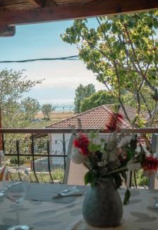 Nea Iraklia Casa | "2steps from the BEACH"