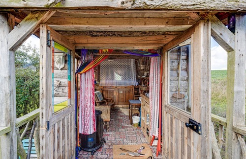Scarborough Cabina | 2x Double Bed - Glamping Wagon, Dalby Forest