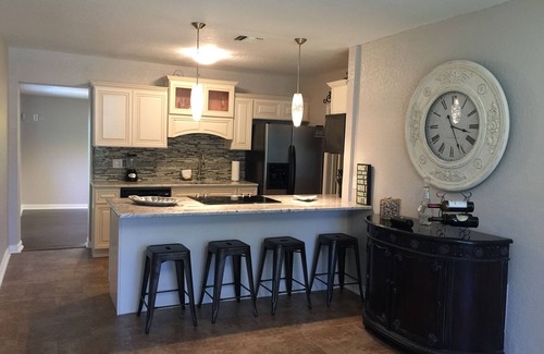 Alamo Heights Casa | 3/1 + Office/Lg Yard, Short Term Leases