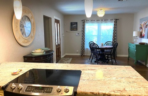 Alamo Heights Casa | 3/1 + Office/Lg Yard, Short Term Leases