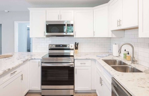 Dixieland Casa | 3/2 Downtown Lakeland Family & Pet Friendly Home