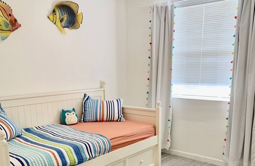Eastern Shores Condominio | 3/2 Gated water Eastern Shores 5 min to Aventura Suny Isles and N. Miami Beach.