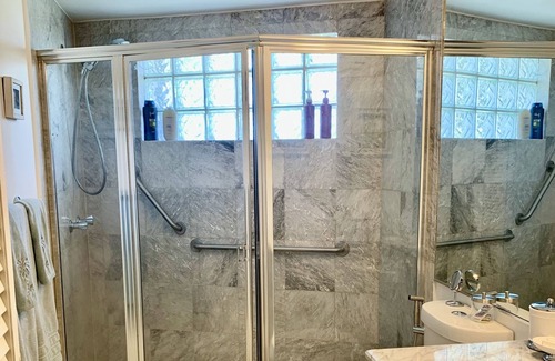 Eastern Shores Condominio | 3/2 Gated water Eastern Shores 5 min to Aventura Suny Isles and N. Miami Beach.