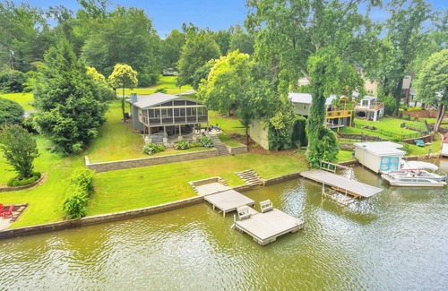 Lyman Cabina | 3/2 Lake Front - Hot Tub - 2 King Beds - Sleeps 8