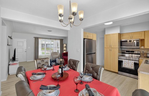 Crossroads Area Casa | 3/2 Oasis w/Private Heated Pool, Spa + Office. 8 Min to Beach. Pet Friendly!