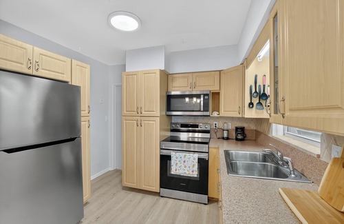 Crossroads Area Casa | 3/2 Oasis w/Private Heated Pool, Spa + Office. 8 Min to Beach. Pet Friendly!