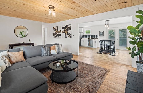 Alexander Casa | 3/2 Ranch Home on 1acre 9 miles from Downtown Asheville w Mountain Views