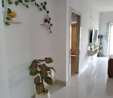 Greater Noida Apartamento | 3.5 BHK spacious Flat near Gaur City Noida