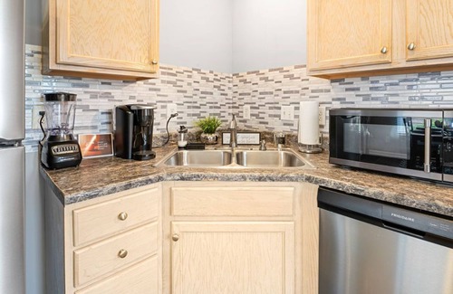 Greensboro Casa | 3-5 Mins from Downtown Cozy Clean & Newly Renovated 2 level Home