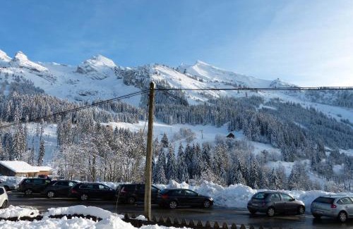 La Clusaz Apartamento | 3*, 6 voyageurs, à 150m des télécabines, parking, garage, à La Clusaz - FR-1-304-117