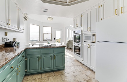 Brookings Casa | 3-Acre Property: Beachfront Home in Smith River!