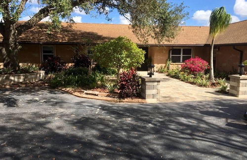 Southside Rural Community Casa | Waterfront Gorgeous 3500 SF Pool Home, 2. 5 acres en el río Little Manatee
