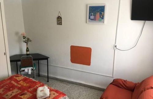 León Apartamento | 3 Air Conditioned brs with Office Area, Gated Parking and Free Mini Pool Table