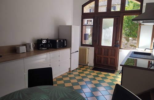 Saint-Lothain Apartamento | 3* apartment, 96m2, self-contained with terrace, 18th century winegrower's house.