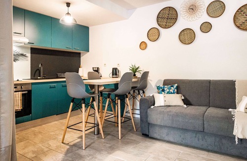 Centre-Ville Apartamento | 3* apartment with swimming pool in saint pierre center.