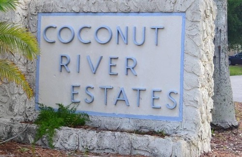 Central Naples Casa | 3 Bd/2 Ba house in Serene Naples w/community pool and close to everything