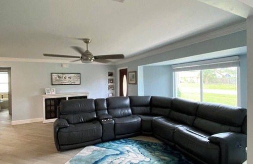 Central Naples Casa | 3 Bd/2 Ba house in Serene Naples w/community pool and close to everything