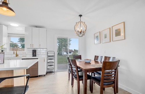 Pointe aux Roches Casa | 3 bdr cottage w/pool & hot tub-close to marina & golf course
