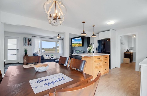 Pointe aux Roches Casa | 3 bdr cottage w/pool & hot tub-close to marina & golf course