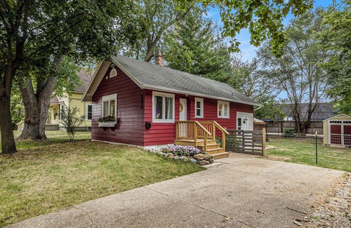 Grandville Casa | 3 Bdr House-Hot tub, fenced yard