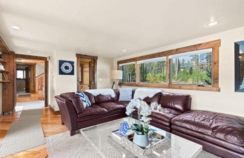 Breckenridge Casa | 3 BDR Retreat with Stunning Mountain and Forest Views