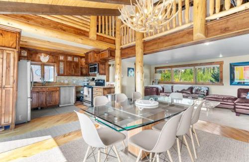Breckenridge Casa | 3 BDR Retreat with Stunning Mountain and Forest Views