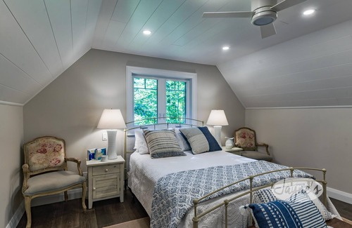 Port Sydney Cabaña | 3 bdrm, 2 bath cottage on Mary Lake, Port Sydney, New Renovation!