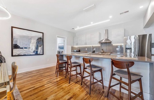 Walnut Hills Condominio | 3 Bdrm 3 Full Bath Tower View walk up