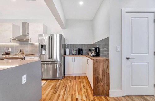 Walnut Hills Condominio | 3 Bdrm 3 Full Bath Tower View walk up