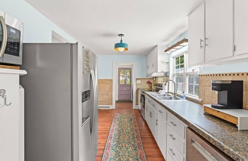 High Point Casa | Beautiful Home 1 mile from High Point University. Beautiful Home 1 mile from High Point University.
