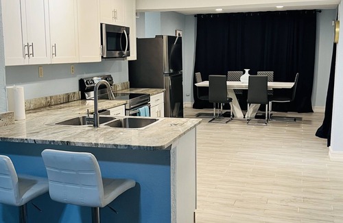 Pine Hills Casa | 3 Bdrm Modern Entertainment Home