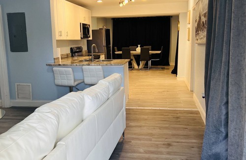 Pine Hills Casa | 3 Bdrm Modern Entertainment Home