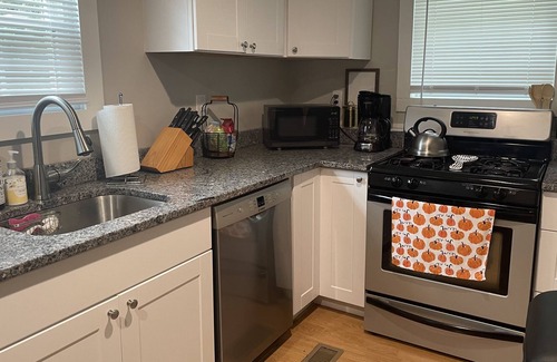 East Greenwich Casa | 3 Bdrm Townhome Steps from Main St & EG Waterfront