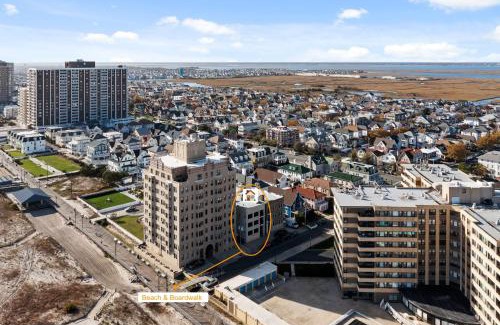 Atlantic City Casa | 3 Beachfront Apts with 12BR 6BA in AC