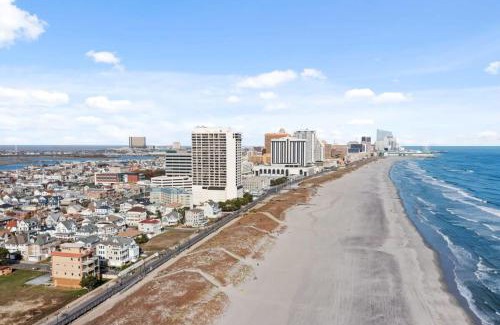 Atlantic City Casa | 3 Beachfront Apts with 12BR 6BA in AC