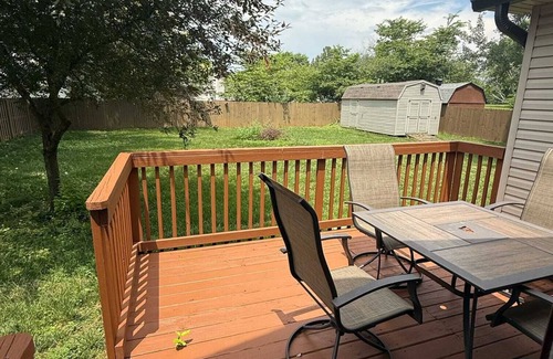 Clarksville Casa | 3 bed 2.5 bath Family friendly Pet friendly HOME 2 car garage fenced in backyard