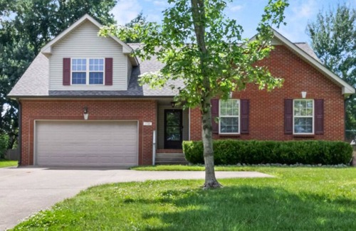 Clarksville Casa | 3 bed 2.5 bath Family friendly Pet friendly HOME 2 car garage fenced in backyard