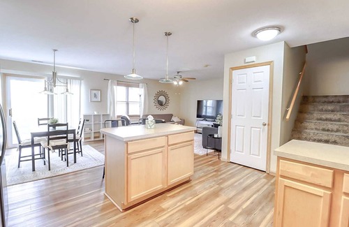 Lincoln Casa | 3 Bed, 2.5 Bath | Sleeps 8 Guests | Backyard Oasis