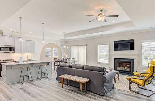 Whitsett Casa | 3 Bed/ 2 bath centrally located.