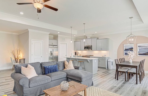 Whitsett Casa | 3 Bed/ 2 bath centrally located.